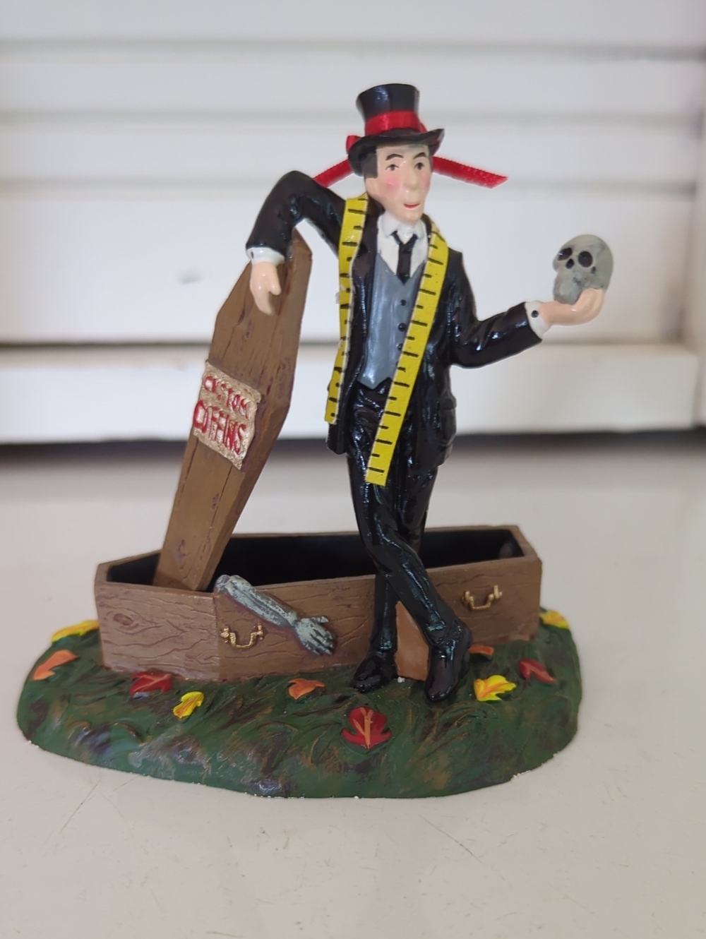 2008 Department 56 Halloween A Grave Undertaker Village Figurine